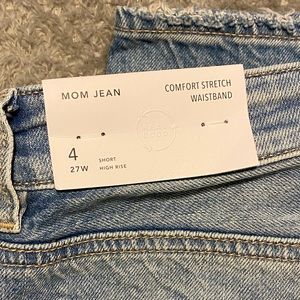 NWT American Eagle Mom Jeans